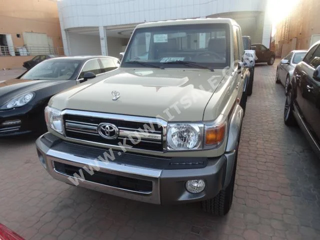 Toyota  LX  Land Cruiser  2016  0  Pick Up  Manual  6  Cloth  4WD  Beige  Gasoline