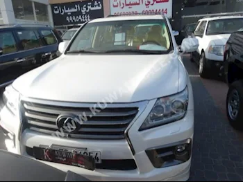 لكزس  570  ال اكس  2015  131,000  اس يو في  اتوماتك  8  جلد  دفع رباعي  أبيض  بنزين