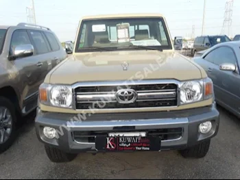 Toyota  LX  Land Cruiser  2016  0  Pick Up  Manual  6  Cloth  4WD  Beige  Gasoline