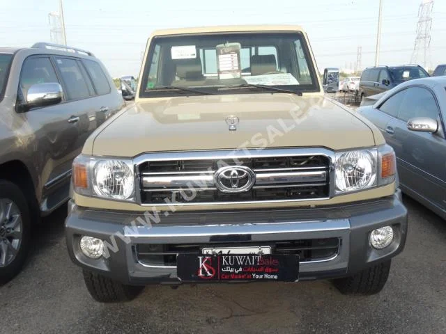 Toyota  LX  Land Cruiser  2016  0  Pick Up  Manual  6  Cloth  4WD  Beige  Gasoline