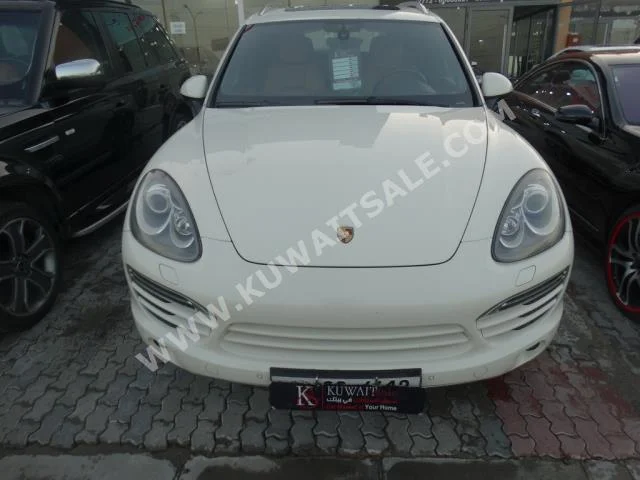 بورش  اس  كيان  2011  18,000  اس يو في  اتوماتك  8  جلد  دفع خلفي  أبيض  بنزين