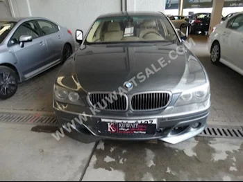 بي ام دبليو  750 Li  الفئة - السابعة  2008  140,000  سيدان  اتوماتك  8  جلد  دفع خلفي  رمادي  بنزين