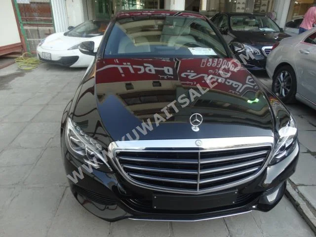 Mercedes-Benz  200  C-Class  2015  36,000  Sedan  Automatic  4  Leather  RWD  Black  Gasoline