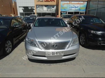 لكزس  460  ال اس  2007  171,000  سيدان  اتوماتك  6  جلد  دفع خلفي  فضي  بنزين