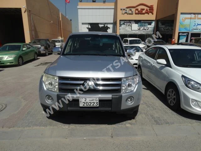 Mitsubishi  GLS  Pajero  2007  190,000  SUV  Automatic  6  Cloth  4WD  Silver  Gasoline