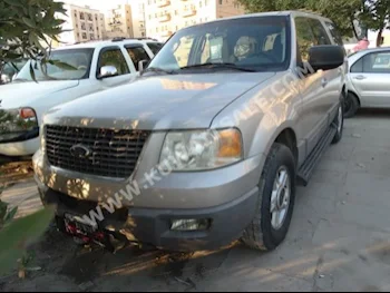 فورد  اكسبيديشن  2003  250,000  اس يو في  اتوماتك  6  مخمل  دفع خلفي  ذهبي  بنزين