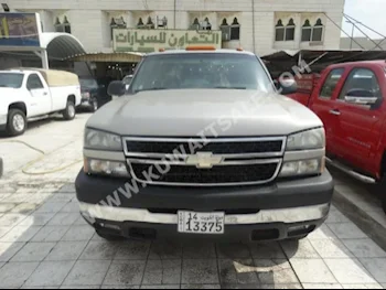 Chevrolet  Silverado  2006  168,000  Pick Up  Manual  8  Cloth  4WD  Silver  Gasoline
