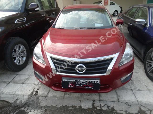 نيسان  3.5  ألتيما  2014  75,000  سيدان  اتوماتك  6  مخمل  دفع أمامي  أحمر  بنزين