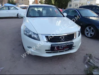 هوندا  اكورد  2010  74,000  سيدان  اتوماتك  4  جلد  دفع خلفي  أبيض  بنزين