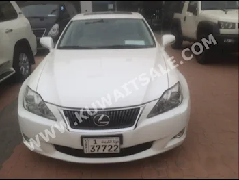 لكزس  300  اّي اس  2009  117,000  سيدان  اتوماتك  6  جلد  دفع أمامي  أبيض  بنزين