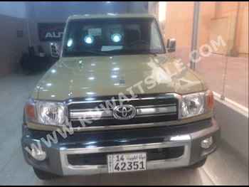 Toyota  LX  Land Cruiser  2016  0  Pick Up  Manual  6  Cloth  4WD  Beige  Gasoline