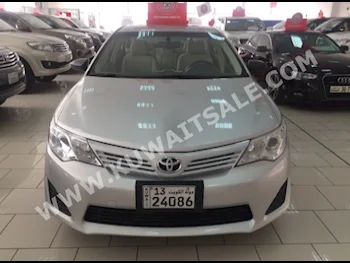 تويوتا  جي ال  كامري  2015  79,000  سيدان  اتوماتك  4  مخمل  دفع أمامي  فضي  بنزين