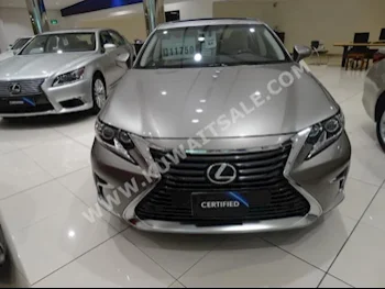 لكزس  250  اي اس  2016  35,000  سيدان  اتوماتك  6  جلد  دفع خلفي  فضي  بنزين