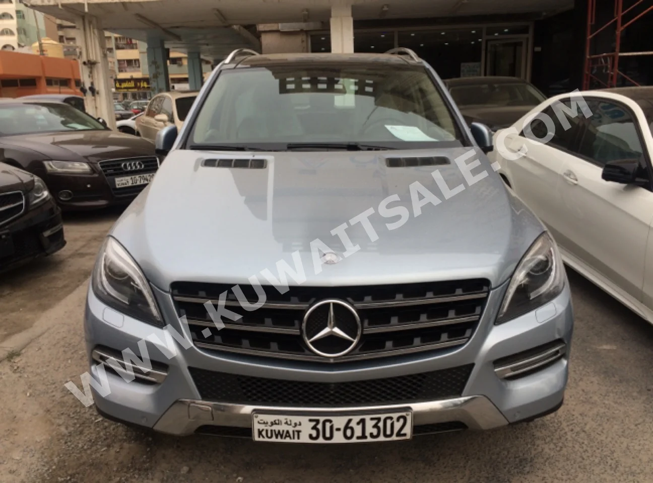 Mercedes-Benz  400  ML-Class  2015  51,000  SUV  Automatic  6  Leather  4WD  Light Sky Blue  Gasoline