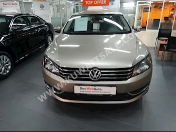 Volkswagen  Passat  2016  30,000  Sedan  Automatic  5  Cloth  FWD  Gold  Gasoline