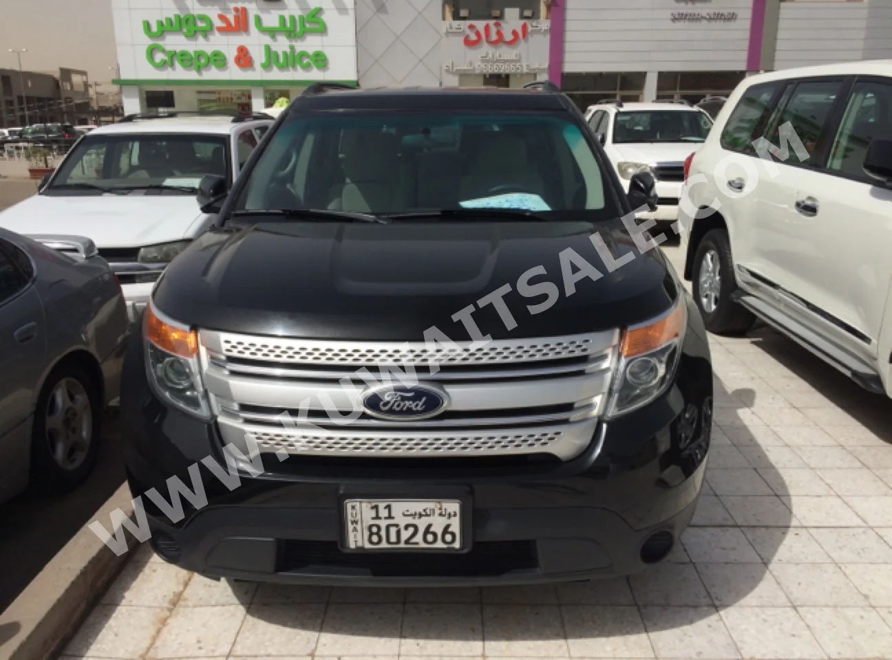 فورد  اكسبلورر  2013  98,000  اس يو في  اتوماتك  6  مخمل  دفع رباعي  أسود  بنزين