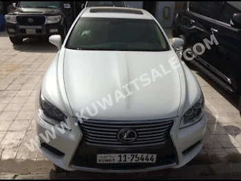 لكزس  460 L  ال اس  2013  18,000  سيدان  اتوماتك  8  جلد  دفع خلفي  أبيض  بنزين