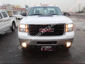 GMC  Sierra  2014  52,000  Pick Up  Automatic  8  Cloth  4WD  White  Gasoline