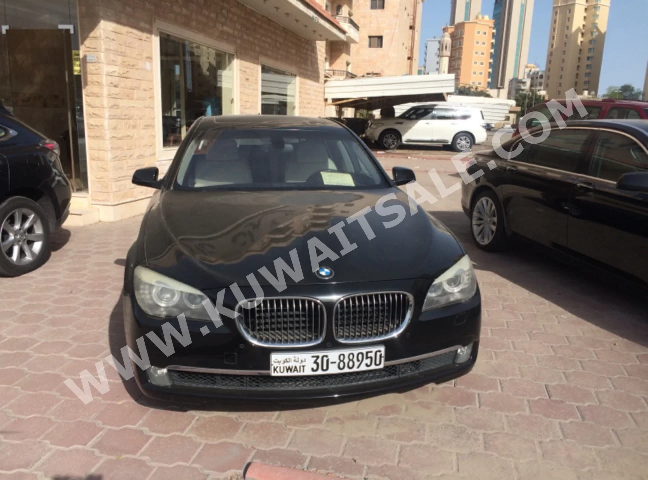 بي ام دبليو  750 i  الفئة - السابعة  2009  92,000  سيدان  اتوماتك  8  جلد  دفع خلفي  أسود  بنزين