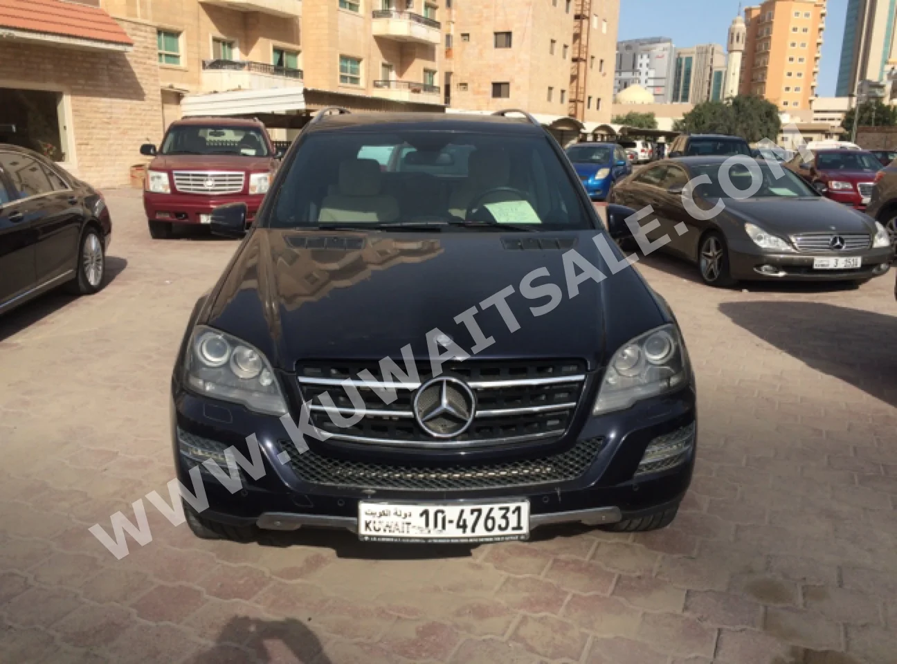 مرسيدس - بنز  350  ام ال - كلاس  2011  63,000  اس يو في  اتوماتك  6  جلد  دفع رباعي  أزرق غامق  بنزين