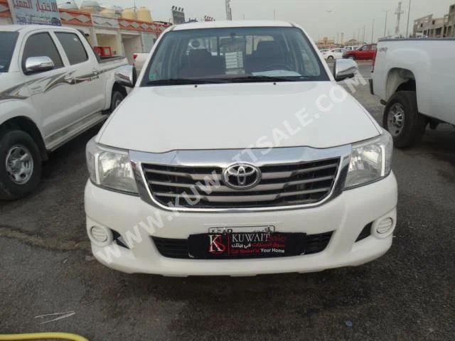 Toyota  SRS  Hilux  2014  44,000  Pick Up  Manual  4  Cloth  4WD  White  Gasoline