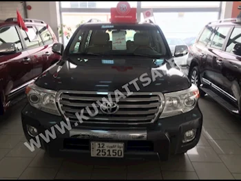 تويوتا  في اكس ار  لاند كروزر  2014  58,000  اس يو في  اتوماتك  8  جلد  دفع رباعي  رمادي  بنزين