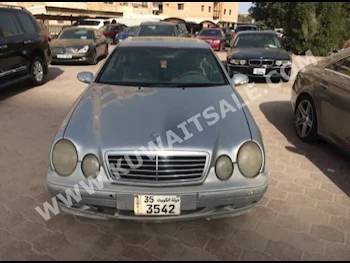 Mercedes-Benz  200  CLK-Class  2001  144,000  Coupe / Sport  Automatic  4  Cloth  RWD  Dark Gray  Gasoline