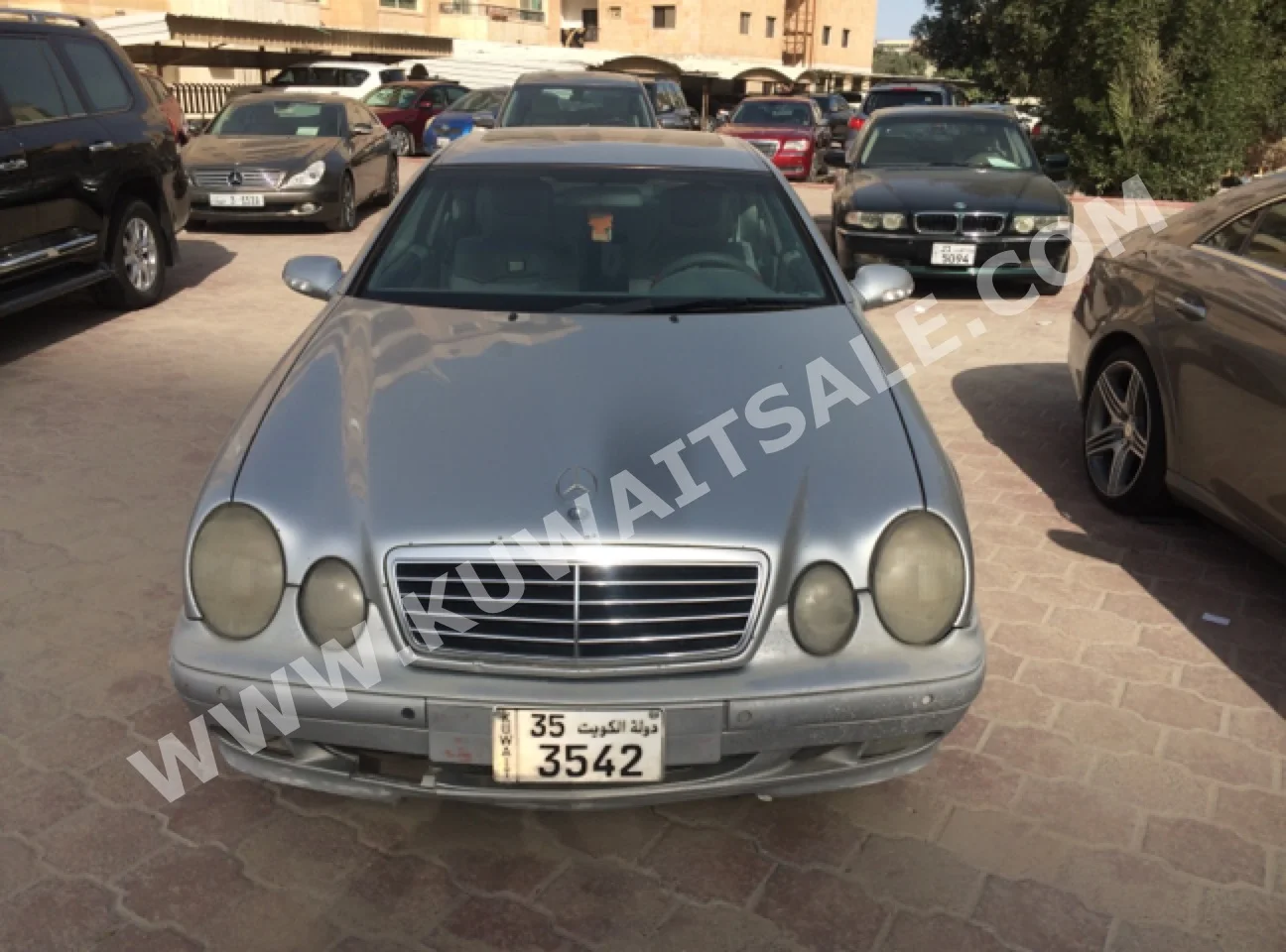 Mercedes-Benz  200  CLK-Class  2001  144,000  Coupe / Sport  Automatic  4  Cloth  RWD  Dark Gray  Gasoline