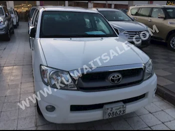 Toyota  Hilux  2010  72,000  Pick Up  Automatic  4  Cloth  RWD  White  Gasoline