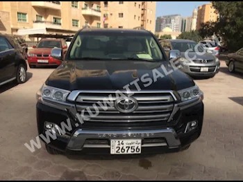 Toyota  GXR  Land Cruiser  2016  8,000  SUV  Automatic  8  Cloth  4WD  Black  Gasoline