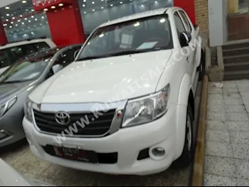 Toyota  VVT-i  Hilux  2013  19,000  Pick Up  Automatic  4  Cloth  4WD  White  Gasoline