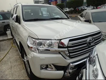 Toyota  GXR  Land Cruiser  2016  38,000  SUV  Automatic  6  Cloth  4WD  White  Gasoline