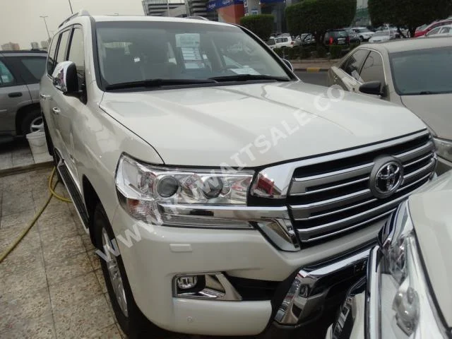 Toyota  GXR  Land Cruiser  2016  38,000  SUV  Automatic  6  Cloth  4WD  White  Gasoline