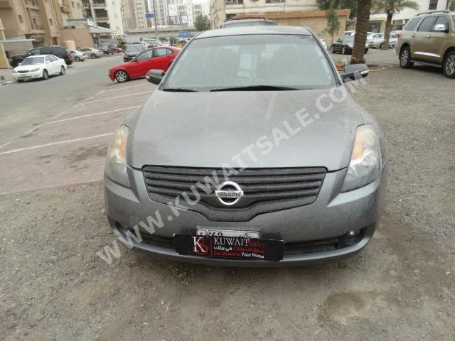 Nissan  3.5  Altima  2009  100,000  Sedan  Automatic  4  Cloth  FWD  Gray  Gasoline