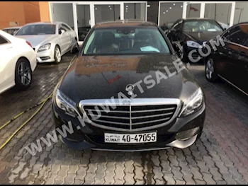 مرسيدس - بنز  200  سي - كلاس  2015  13,000  سيدان  اتوماتك  4  جلد  دفع خلفي  أسود  بنزين