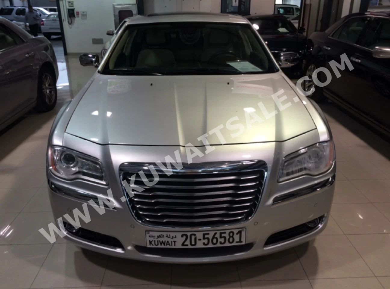 Chrysler  300C  2012  77,000  Sedan  Automatic  8  Leather  RWD  Dark Gray  Gasoline