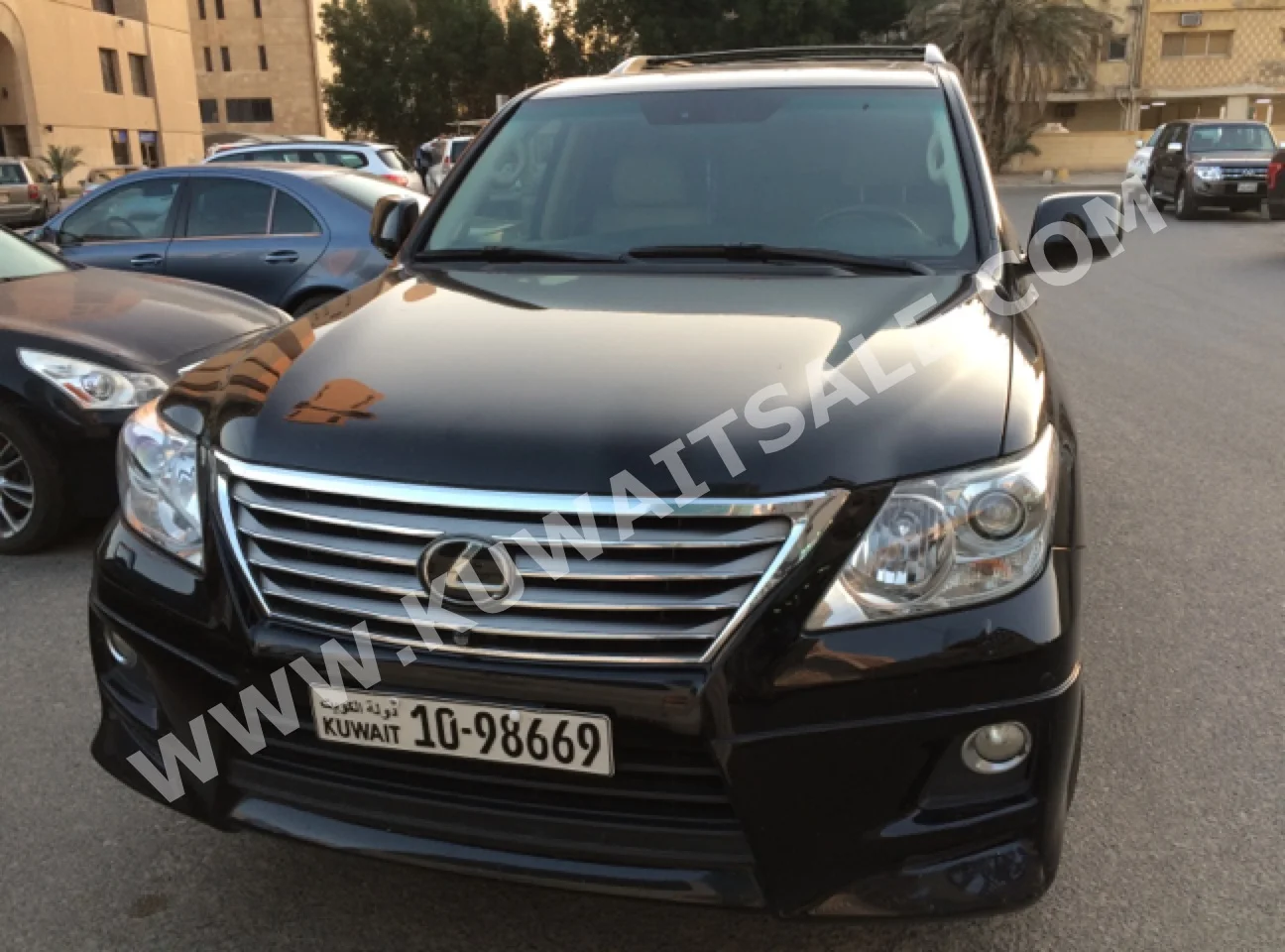 لكزس  570  ال اكس  2011  150,000  اس يو في  اتوماتك  8  جلد  دفع رباعي  أسود  بنزين