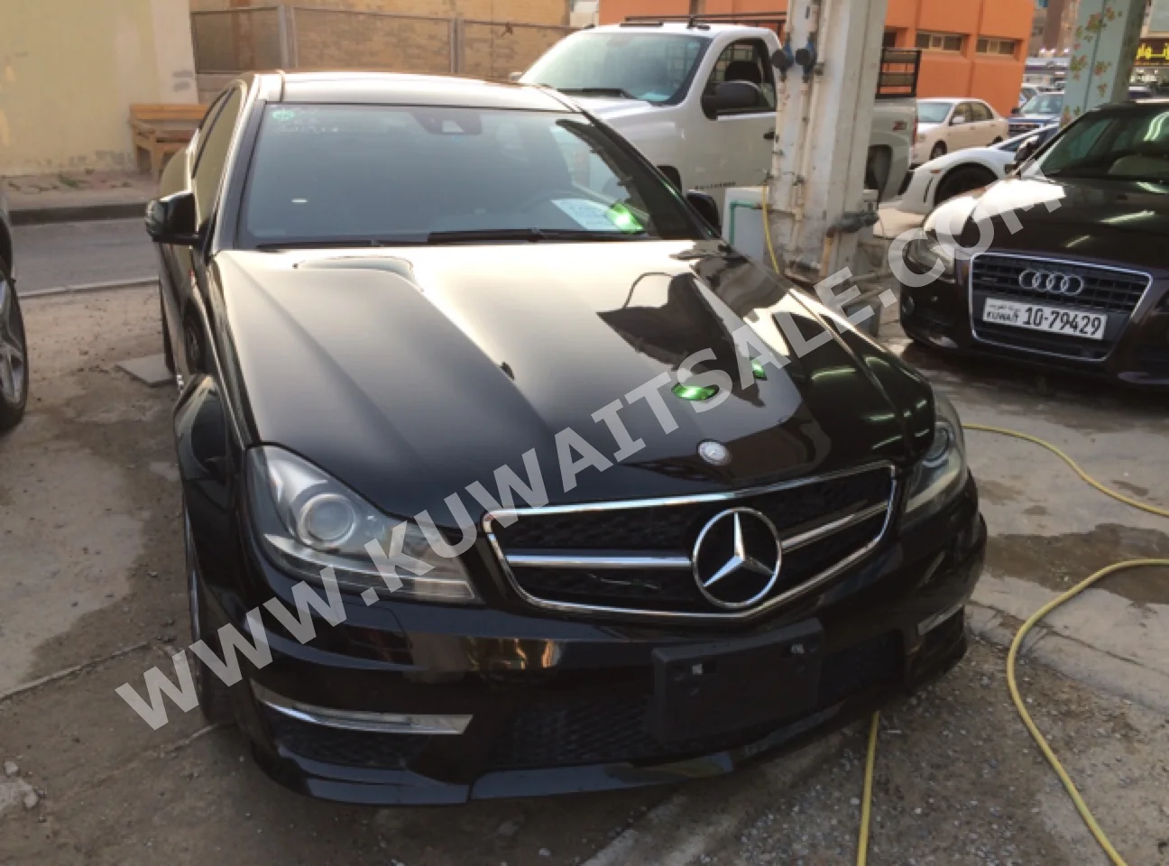 Mercedes-Benz  63 AMG  C-Class  2013  65,000  Coupe / Sport  Automatic  4  Leather  RWD  Black  Gasoline