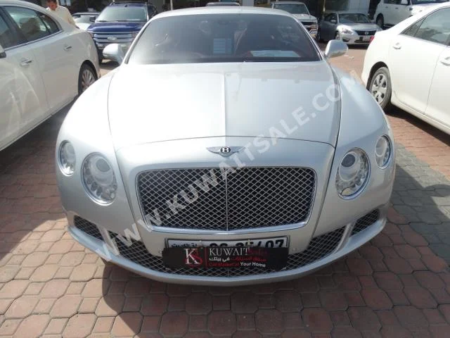 بنتلي  جي تي سبيد  2013  47,000  كوبيه \ سبورت  اتوماتك  12  جلد  دفع خلفي  فضي  بنزين