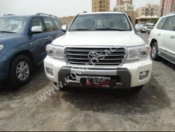 تويوتا  جي اكس ار  لاند كروزر  2013  182,000  اس يو في  اتوماتك  8  مخمل  دفع رباعي  أبيض  بنزين