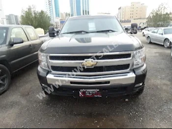 Chevrolet  LT  Silverado  2010  200,000  Pick Up  Automatic  8  Cloth  4WD  Black  Gasoline