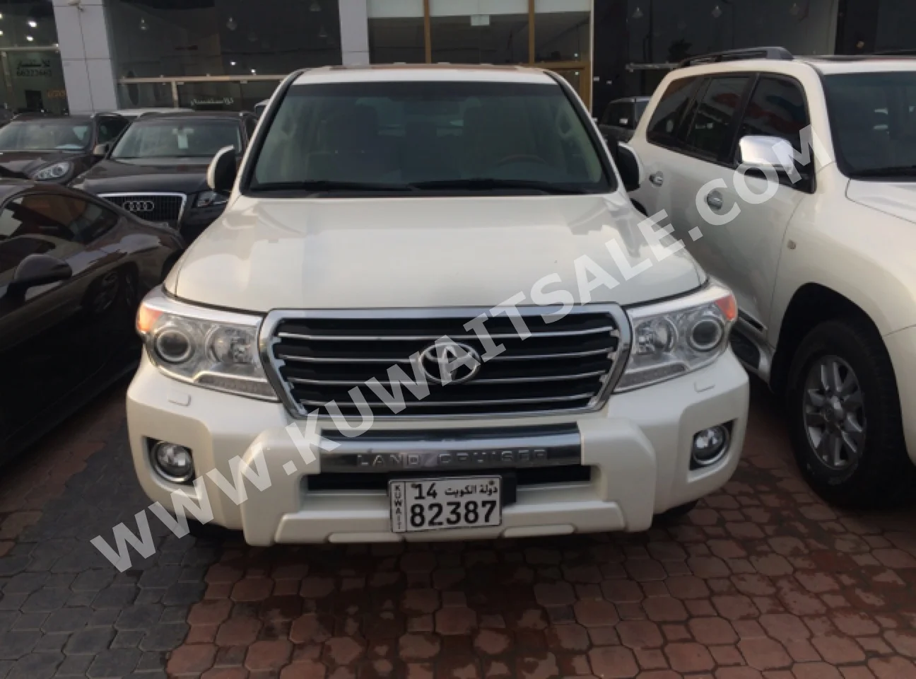 Toyota  GXR  Land Cruiser  2014  94,000  SUV  Automatic  8  Cloth  4WD  White  Gasoline