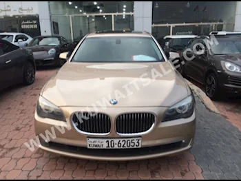 بي ام دبليو  730 Li  الفئة - السابعة  2012  131,000  سيدان  اتوماتك  6  جلد  دفع خلفي  ذهبي  بنزين