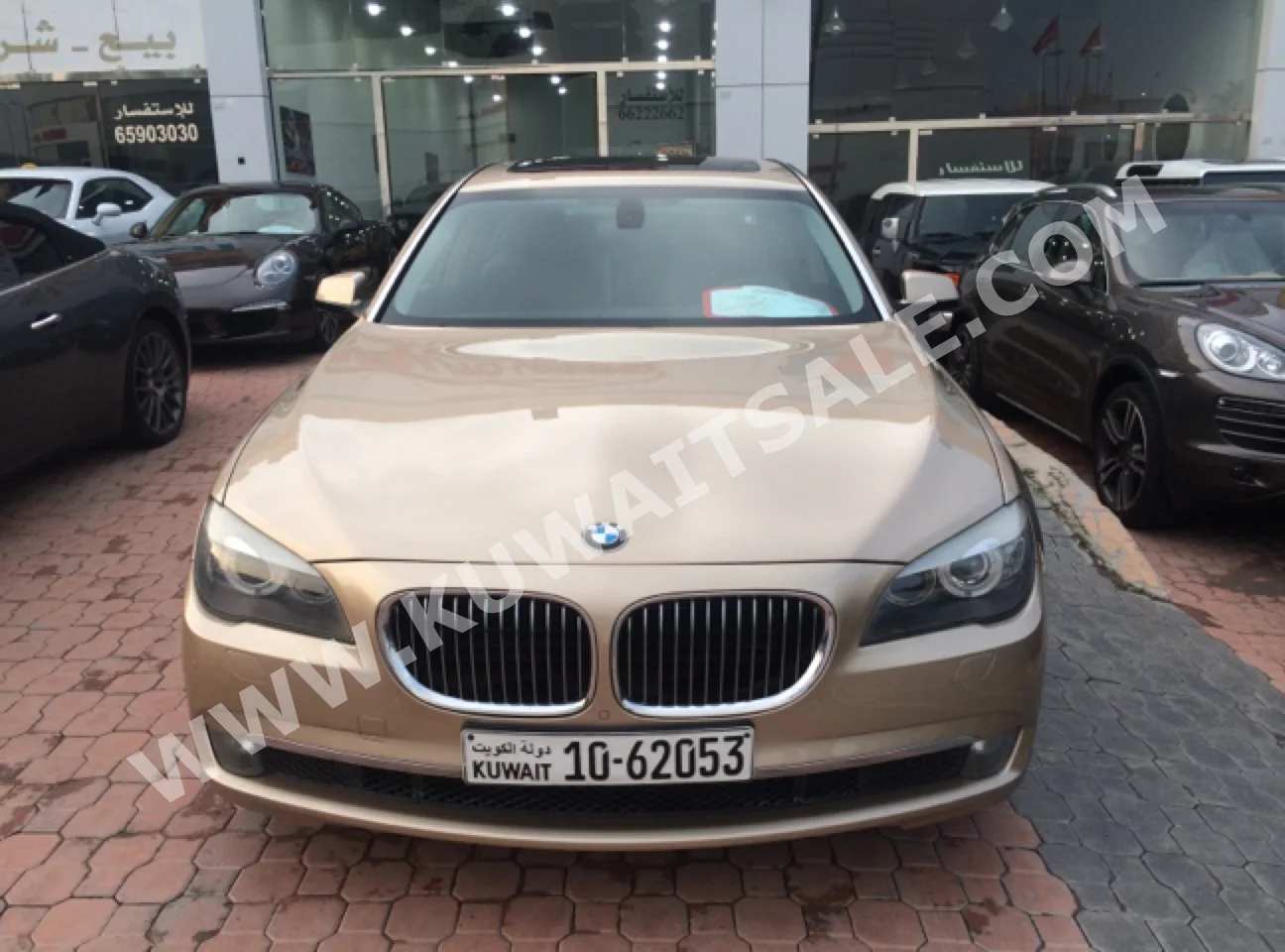 بي ام دبليو  730 Li  الفئة - السابعة  2012  131,000  سيدان  اتوماتك  6  جلد  دفع خلفي  ذهبي  بنزين
