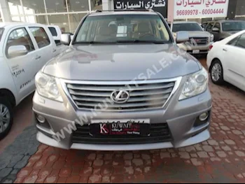 لكزس  570  ال اكس  2010  260,000  اس يو في  اتوماتك  8  جلد  دفع رباعي  رمادي  بنزين