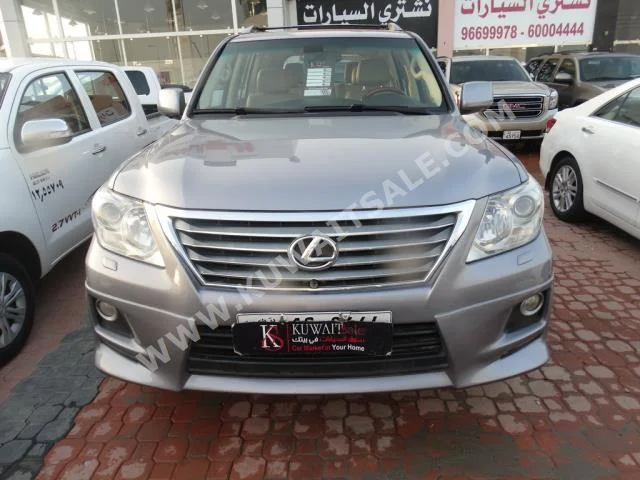 لكزس  570  ال اكس  2010  260,000  اس يو في  اتوماتك  8  جلد  دفع رباعي  رمادي  بنزين