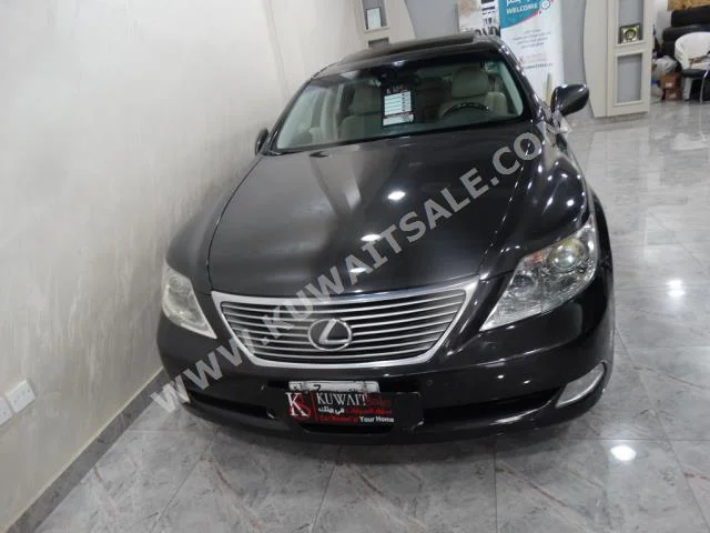 Lexus  460  LS  2007  230,000  Sedan  Automatic  6  Leather  RWD  Gray  Gasoline