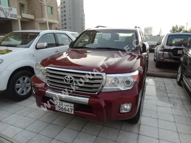 Toyota  VXR  Land Cruiser  2015  34,000  SUV  Automatic  8  Leather  4WD  Maroon  Gasoline