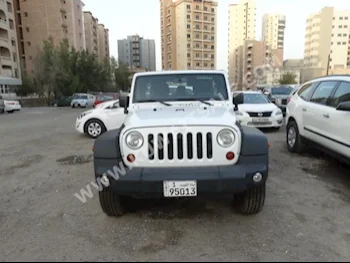 جييب  سبورت  رانجلار  2013  16,000  اس يو في  عادي  6  مخمل  دفع رباعي  أبيض  بنزين