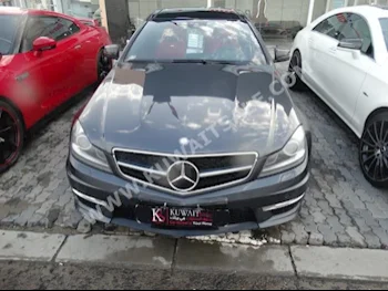 مرسيدس - بنز  63 AMG  سي - كلاس  2012  120,000  كوبيه \ سبورت  اتوماتك  8  جلد  دفع خلفي  رمادي  بنزين